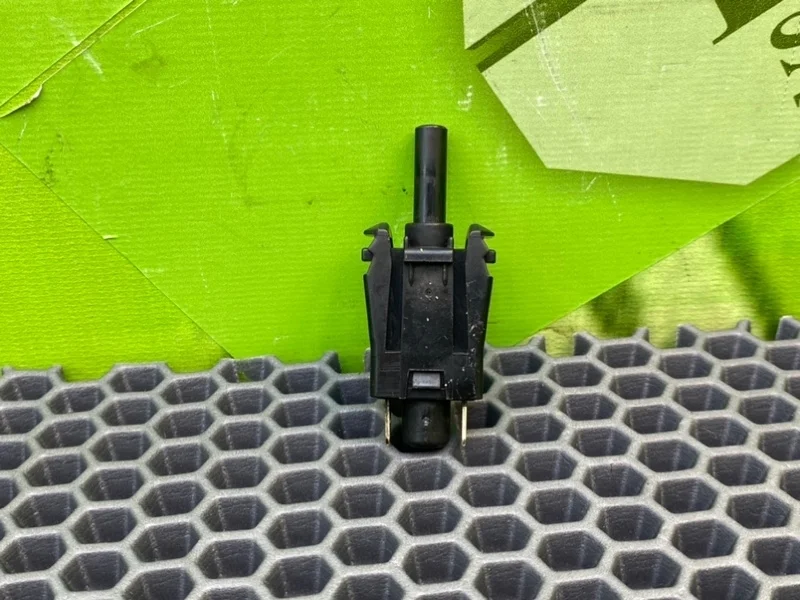 Концевик двери Mercedes-Benz 190 1992 A0015458714 W201 M102.910 1.8I