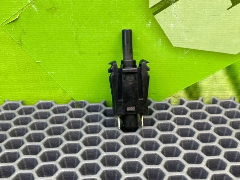 Концевик двери Mercedes-Benz 190 1992 A0015458714 W201 M102.910 1.8I