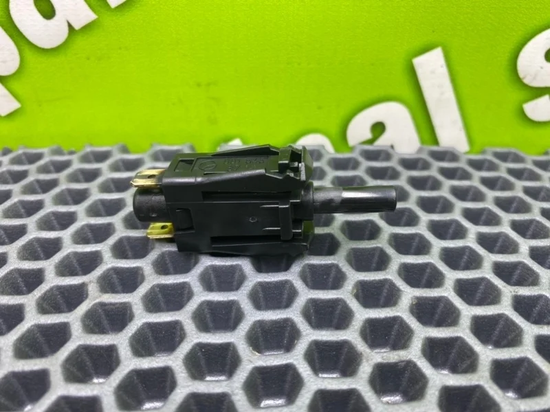 Концевик двери Mercedes-Benz 190 1992 A0015458714 W201 M102.910 1.8I