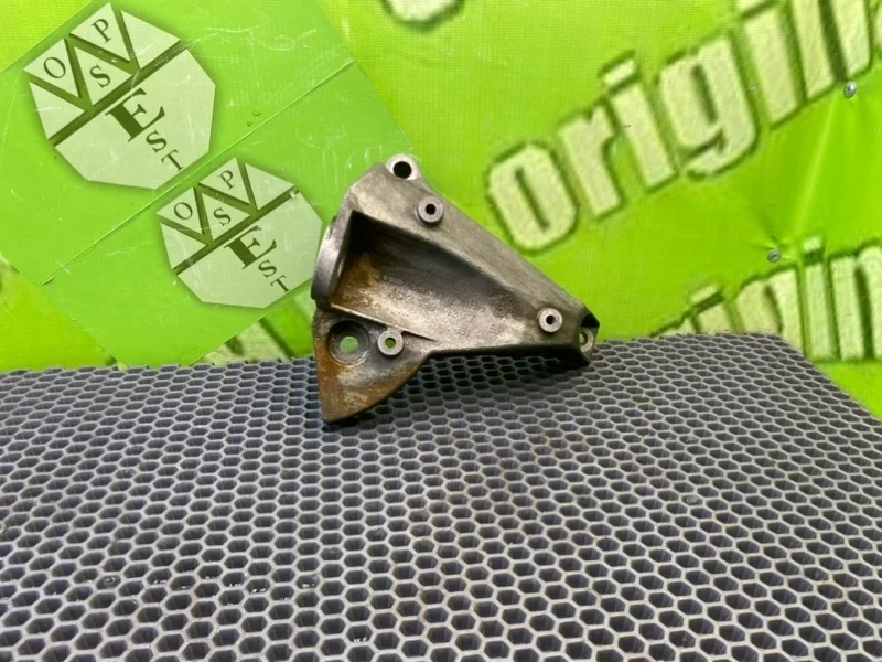 Кронштейн АКПП Audi A6 2004 8D0399299 C5 AVANT BDH 2.5TDI, передний левый