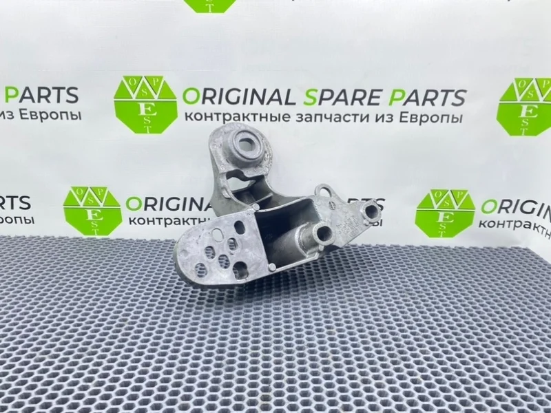 Кронштейн опоры двигателя Audi A6 2004 8E0199351 C5 AVANT BDH 2.5TDI