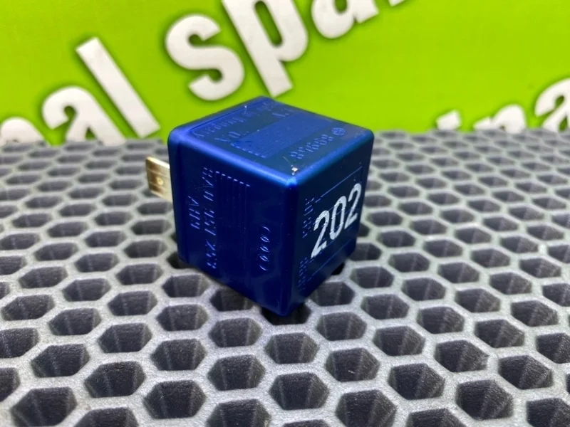 Реле свечей накала Audi A6 2004 8A0951253 C5 AVANT BDH 2.5TDI