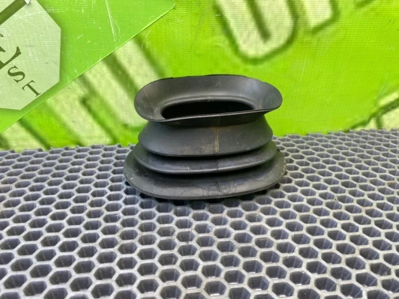 Пыльник Audi A6 2004 4B0820128 C5 AVANT BDH 2.5TDI