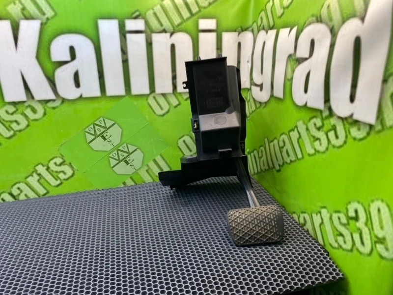 Педаль тормоза Mercedes-Benz C-Class 2002 A1232910082 W203 OM611.962 2.2 CDI