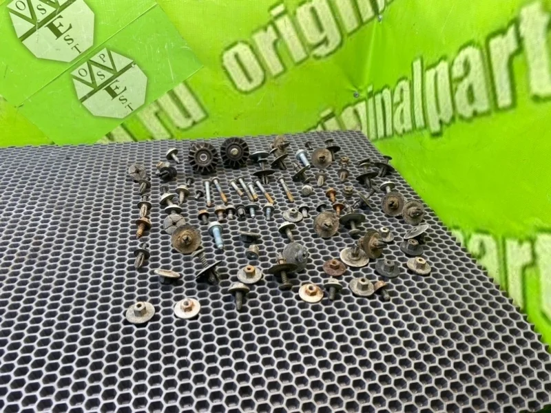 Болты Mercedes-Benz C-Class 2002 A0019906036 W203 OM611.962 2.2 CDI