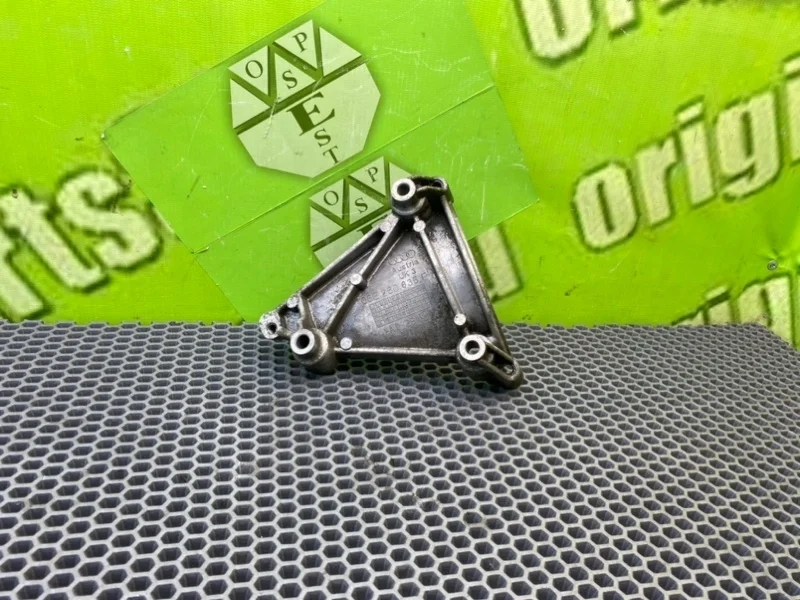 Кронштейн компрессора кондиционера Audi A6 2005 06E260835C C6 (4F2) BDW 2.4I