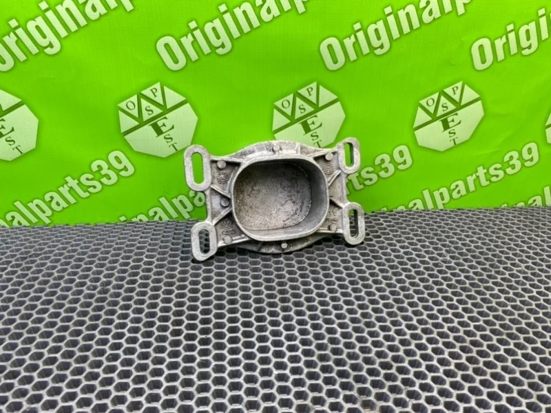 Кронштейн двигателя Audi A6 2005 4B0199335L C6 (4F2) BDW 2.4I, передний левый