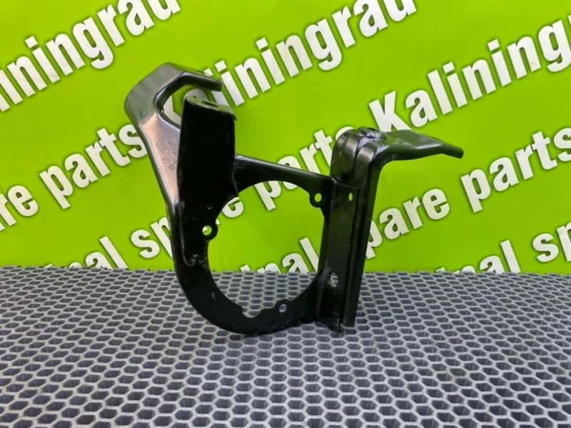 Кронштейн компрессора Audi A6 2005 4F0906615F C6 (4F2) BDW 2.4I