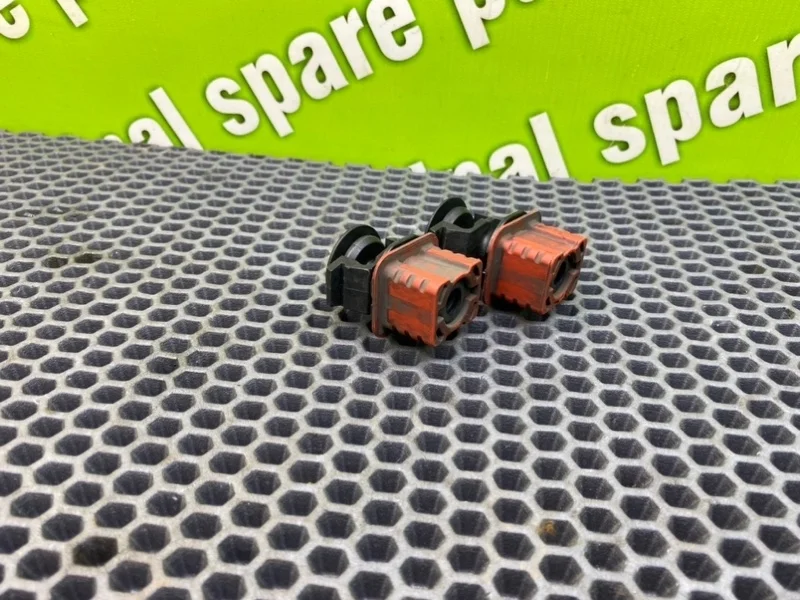 Крепеж радиатора Mercedes-Benz C-Class 2012 A1695040114 S204 OM651.911 2.2 CDI