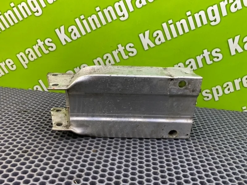 Кронштейн усилителя бампера Mercedes-Benz C-Class 2012 A2046201195 S204 OM651.911 2.2 CDI, передний левый