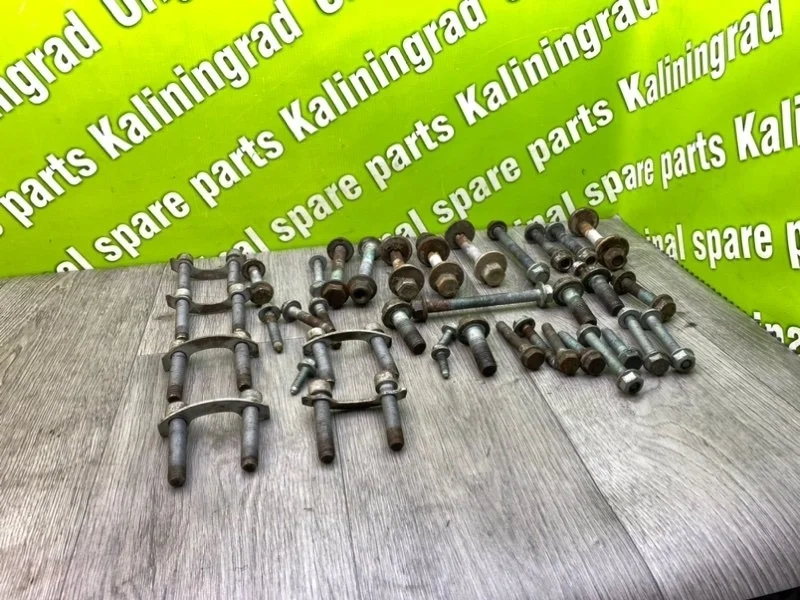 Болты Volkswagen Touareg 2005 N10611501 7LA AYH 5.0 TDI, задние