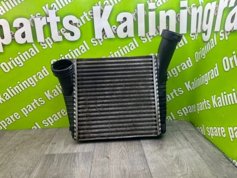 Интеркулер Volkswagen Touareg 2005 7L0145804A 7LA AYH 5.0 TDI, правый