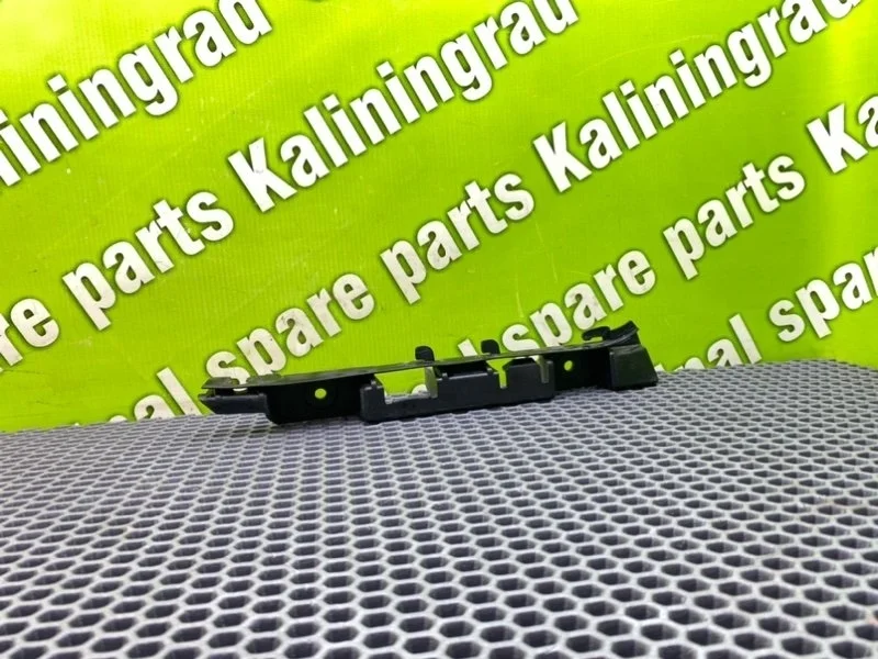 Крепление бампера Bmw 7-Series 2004 51117135576 E66 N62B44A, переднее правое