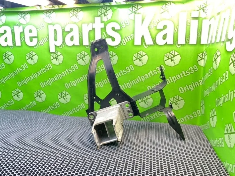 Крепление фары Bmw 5-Series 2007 51647163484 E61 N43B20A, переднее правое