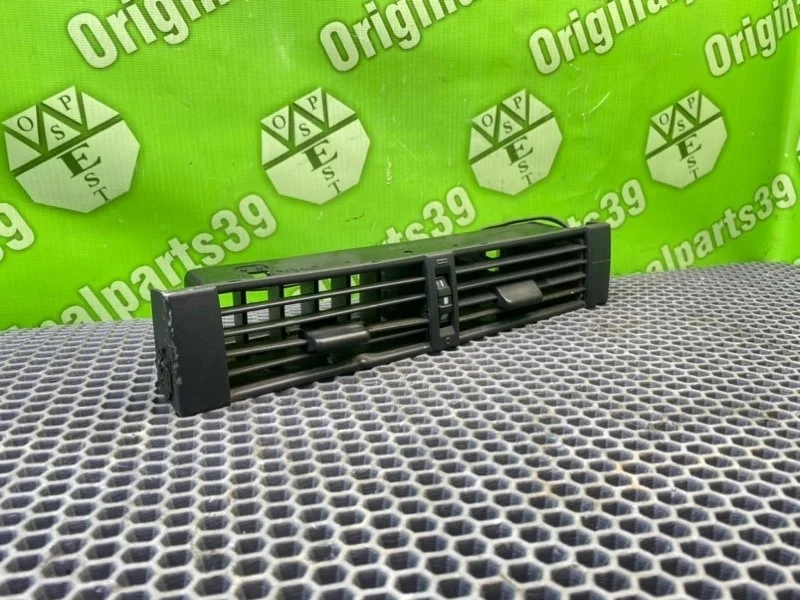 Центральный дефлектор Mercedes-Benz E-Class 1988 A1248300754 W124 M102.922 2.0