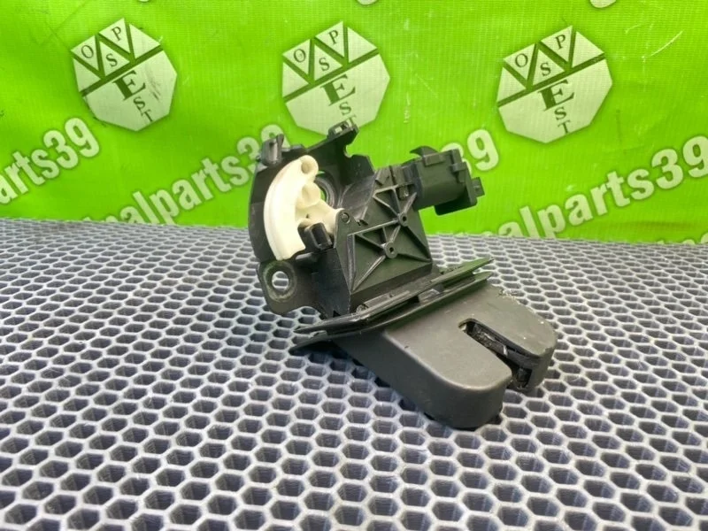 Замок багажника Audi A6 2005 8P4827505C C6 AVANT QUATTRO AUK 3.2 FSI