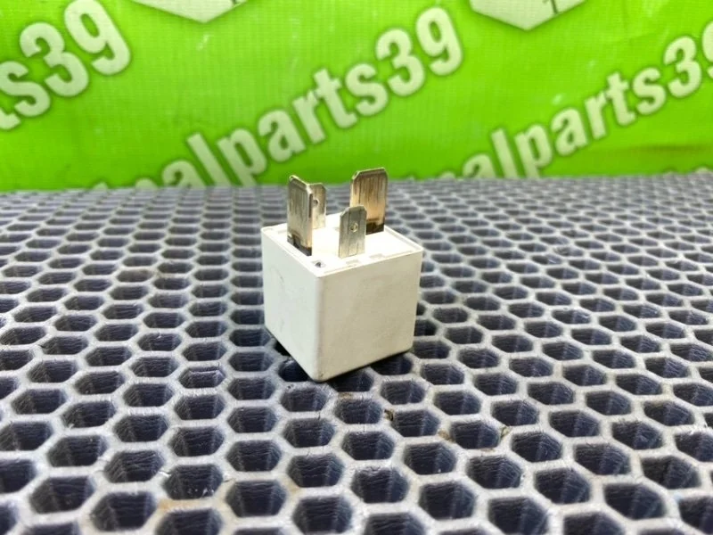 Реле Audi A6 2005 8E0951253 C6 AVANT QUATTRO AUK 3.2 FSI