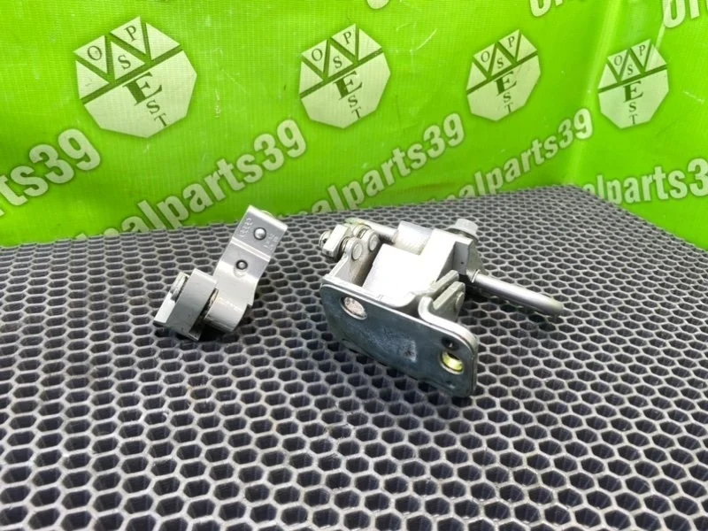 Петли дверей Audi A6 2005 8E0833412 C6 AVANT QUATTRO AUK 3.2 FSI, задние правые