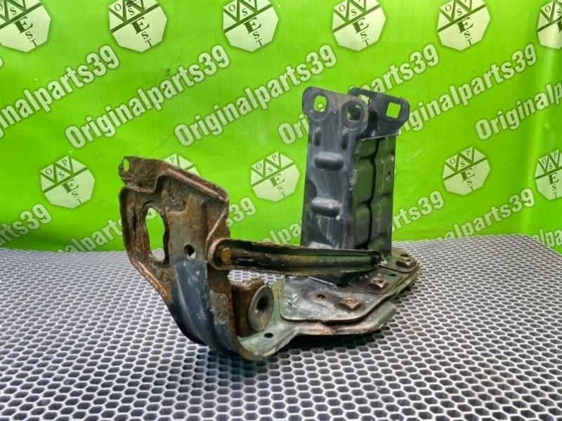 Кронштейн бампера Mercedes-Benz C-Class 2002 A2036202195 S203 4MATIC M112.953 3.2, передний левый