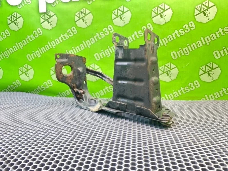 Кронштейн бампера Mercedes-Benz C-Class 2002 A2036202295 S203 4MATIC M112.953 3.2, передний правый