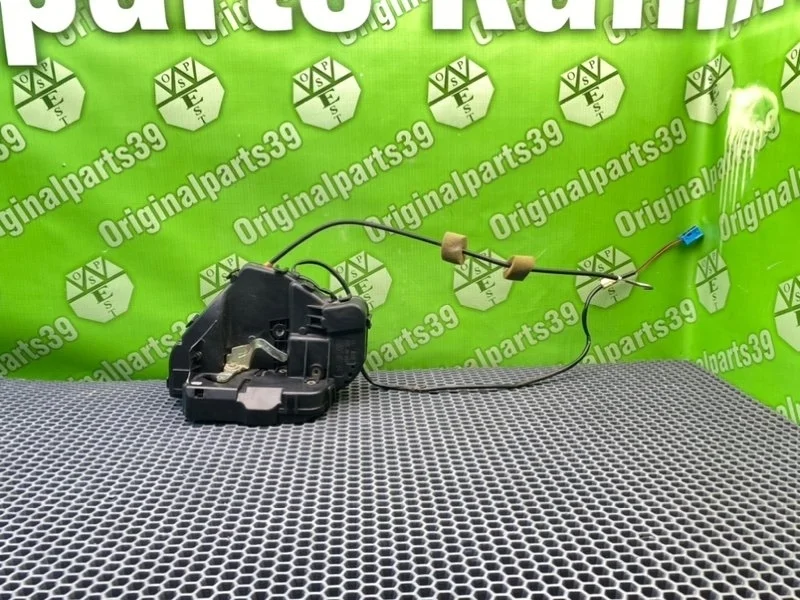 Замок двери Mercedes-Benz C-Class 2002 A2037300235 S203 4MATIC M112.953 3.2, задний правый