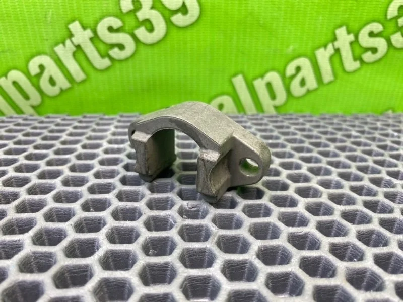 Кронштейн форсунки Bmw 5-Series 2003 13537787215 E39 TOURING M57D25 256D1