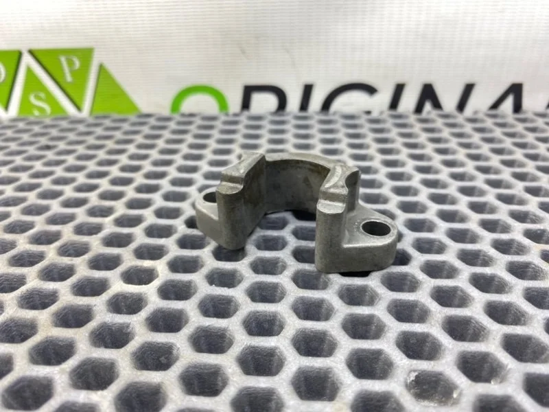 Кронштейн форсунки Bmw 5-Series 2001 13537787215 E39 TOURING M57D25 256D1