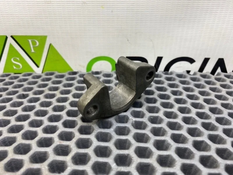 Кронштейн форсунки Bmw 5-Series 2001 13537787215 E39 TOURING M57D25 256D1