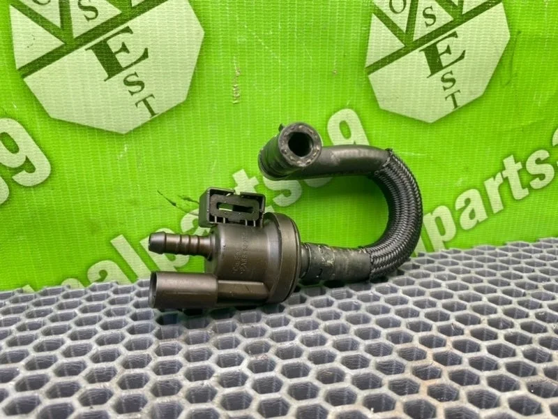 Клапан вентиляции топливного бака Audi A6 2005 06E906517A C6 AVANT QUATTRO AUK 3.2 FSI