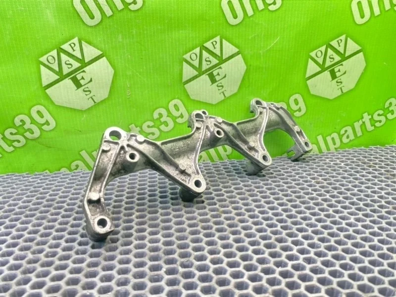 Кронштейн Audi A6 2005 06E133340A C6 AVANT QUATTRO AUK 3.2 FSI, левый