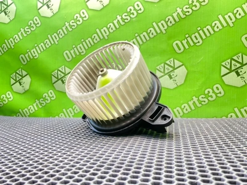 Вентилятор печки Audi A6 1997 4B1820021B C5 QUATTRO ALF 2.4I