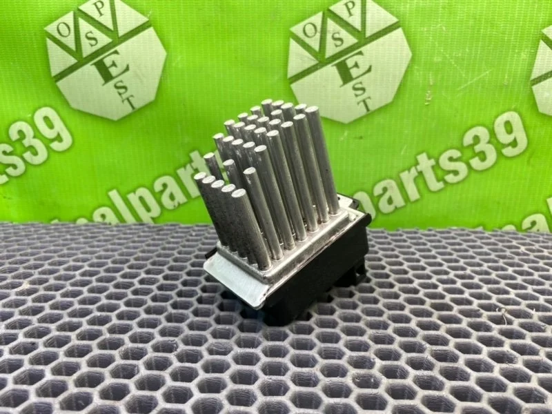 Реостат печки Audi A6 1997 4B0820521 C5 QUATTRO ALF 2.4I