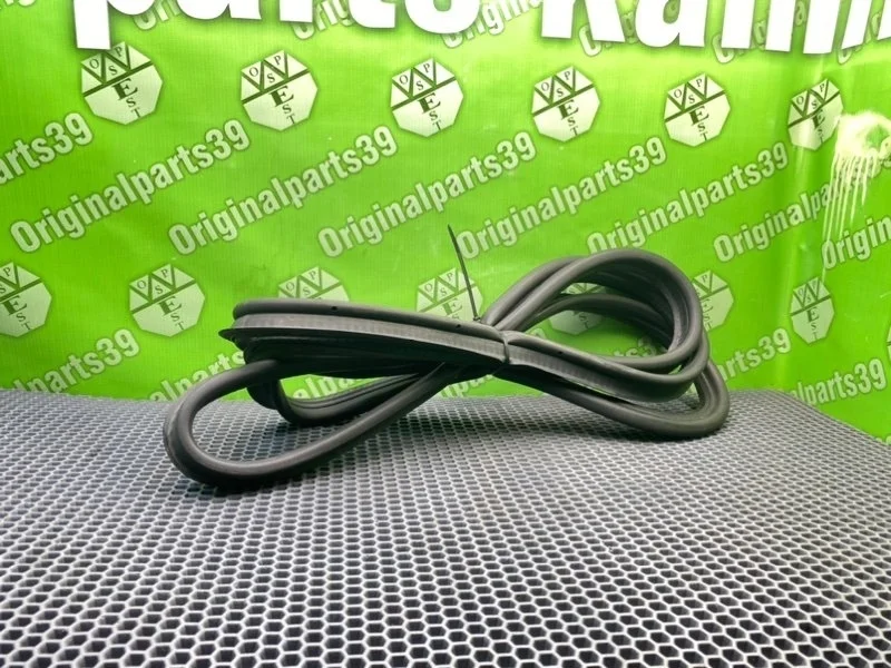 Резинка багажника Mercedes-Benz E-Class 2002 A2117500398 W211 OM646.961 2.2 CDI