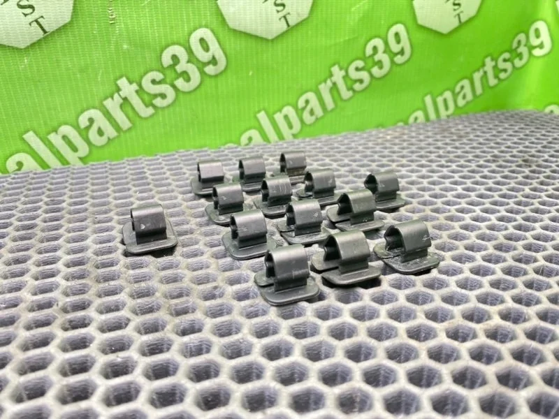 Клипсы Volkswagen Passat 2006 1H5863849A B6 VARIANT BMP 2.0 TDI