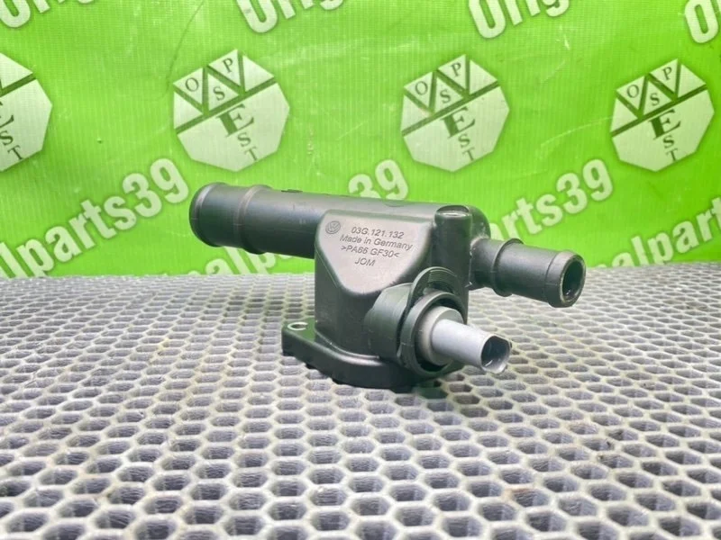 Фланец системы охлаждения Volkswagen Passat 2006 03G121132 B6 VARIANT BMP 2.0 TDI