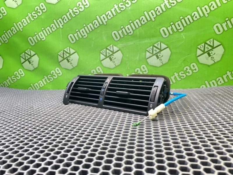 Центральный дефлектор Bmw 5-Series 2001 64228361895 E39 M57D25 256D1