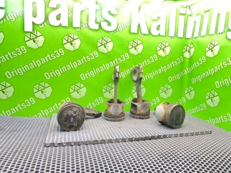 Поршня Mercedes-Benz E-Class 1992 A1020300520 W124 M102.963 2.0