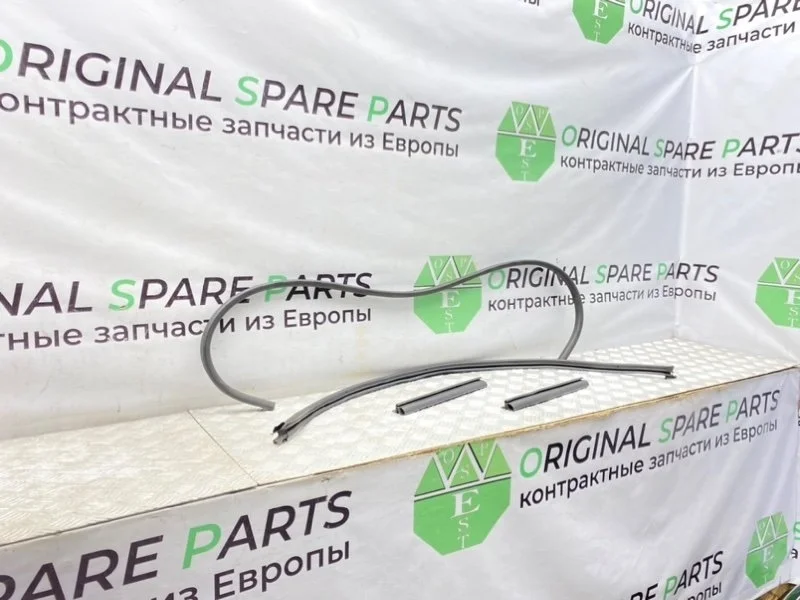 Уплотнители капота Audi A6 2004 4B0823731C C5 AVANT BDV 2.4I