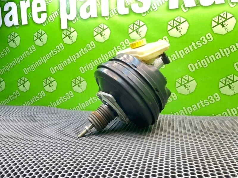 Вакуумник Audi A6 2002 8E0612105R C5 AVANT BDV 2.4I