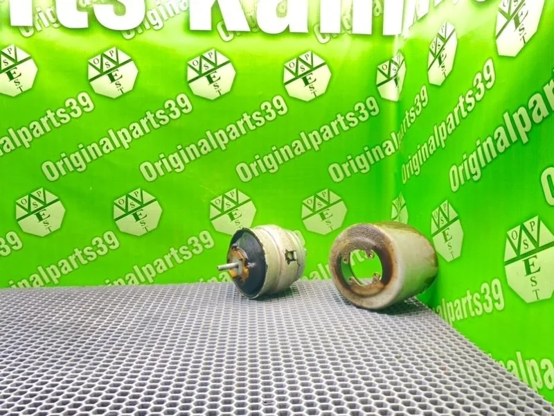 Подушка двигателя Audi A4 2002 8E0199379D B6 AVANT BDV 2.4I