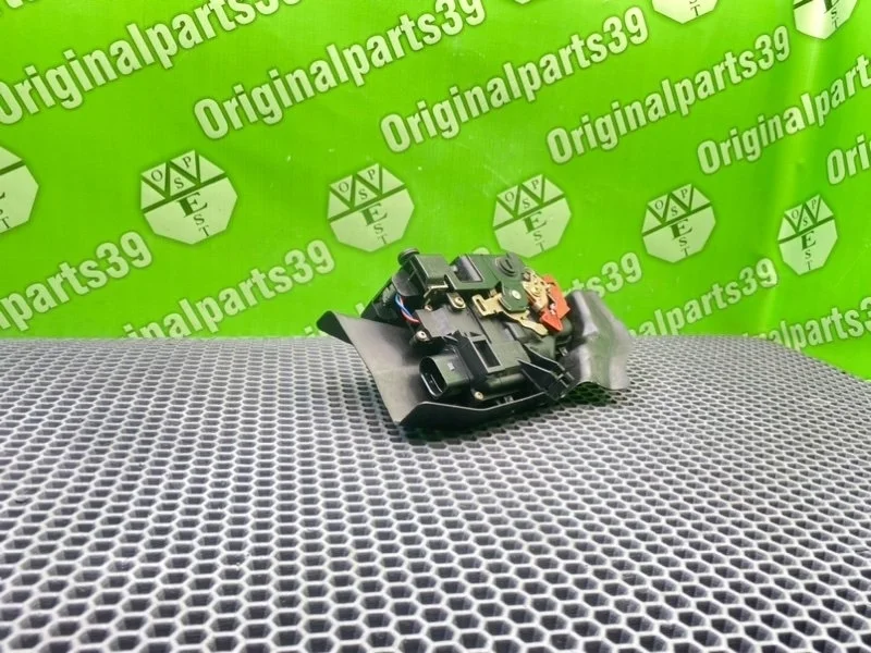 Замок двери Audi A4 2002 8E0839015C B6 AVANT BDV 2.4I, задний левый