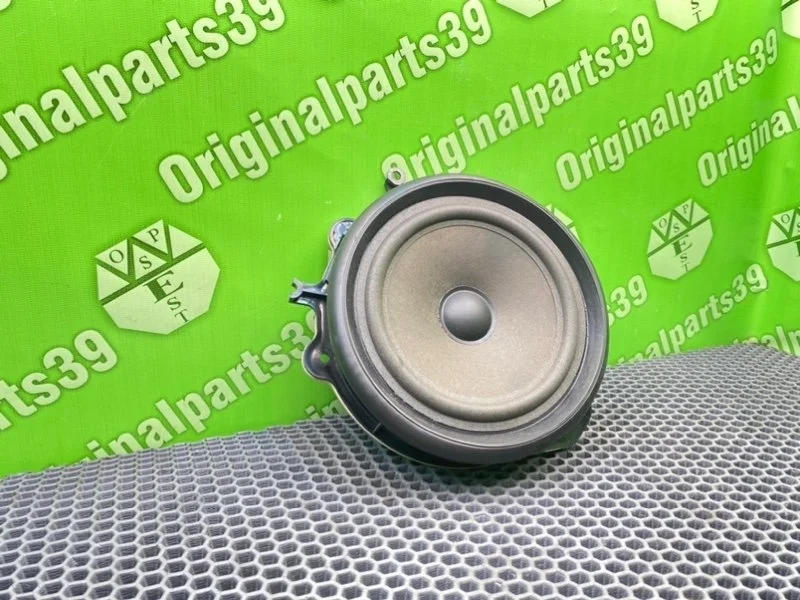 Динамик Audi A4 2002 8E0035411 B6 AVANT BDV 2.4I