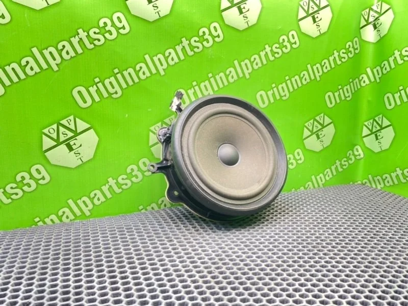 Динамик Audi A4 2002 8E0035411 B6 AVANT BDV 2.4I