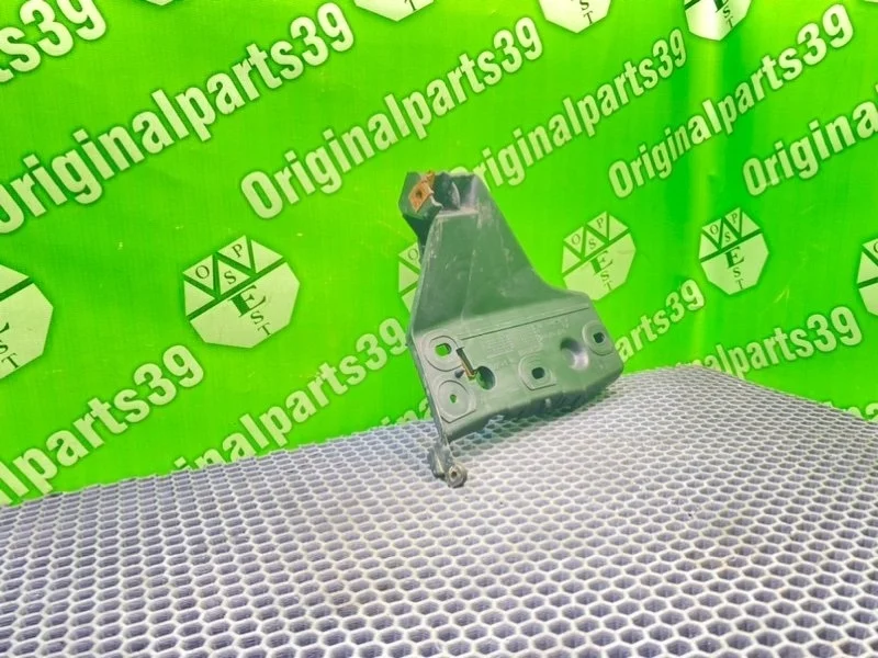 Кронштейн бампера Audi A6 Allroad 2004 4Z7807284A C5 BAU 2.5 TDI, передний правый