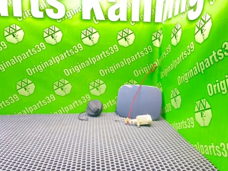 Лючок бензобака Audi A6 2002 1H0010092C C5 BDV 2.4I