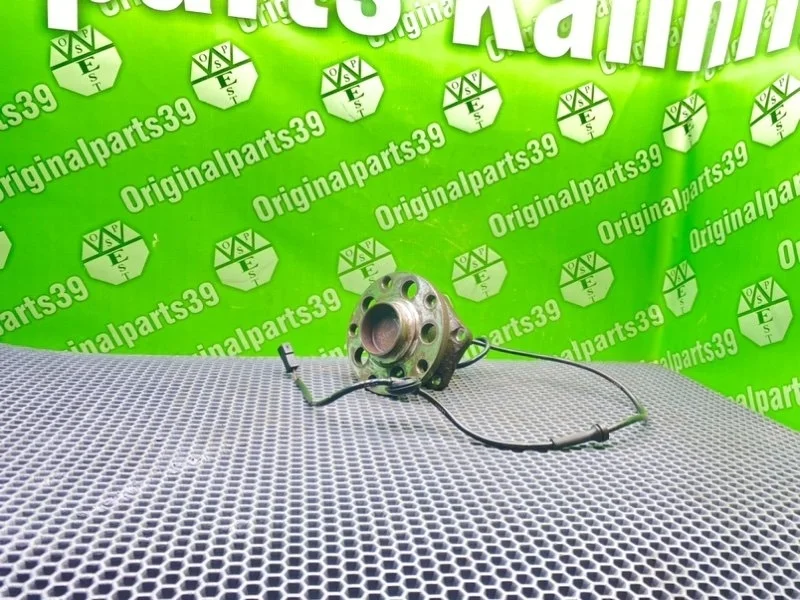 Ступица Audi A6 2002 8E0501611J C5 BDV 2.4I, задняя правая