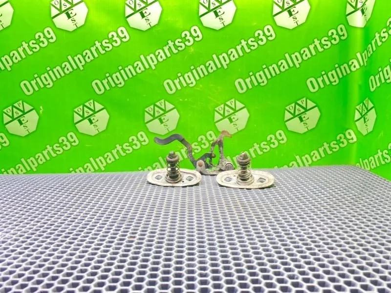 Крюк замка капота Bmw 5-Series 2002 51238172164 E39 TOURING M57D30 306D1