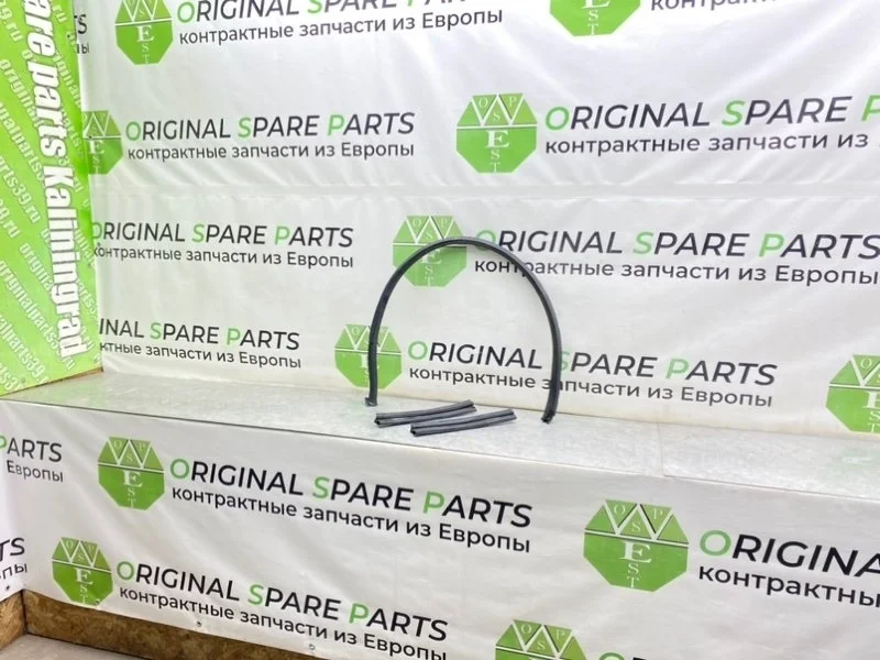 Уплотнители капота Audi A6 Allroad 2001 4B0823723A C5 AKE 2.5TDI