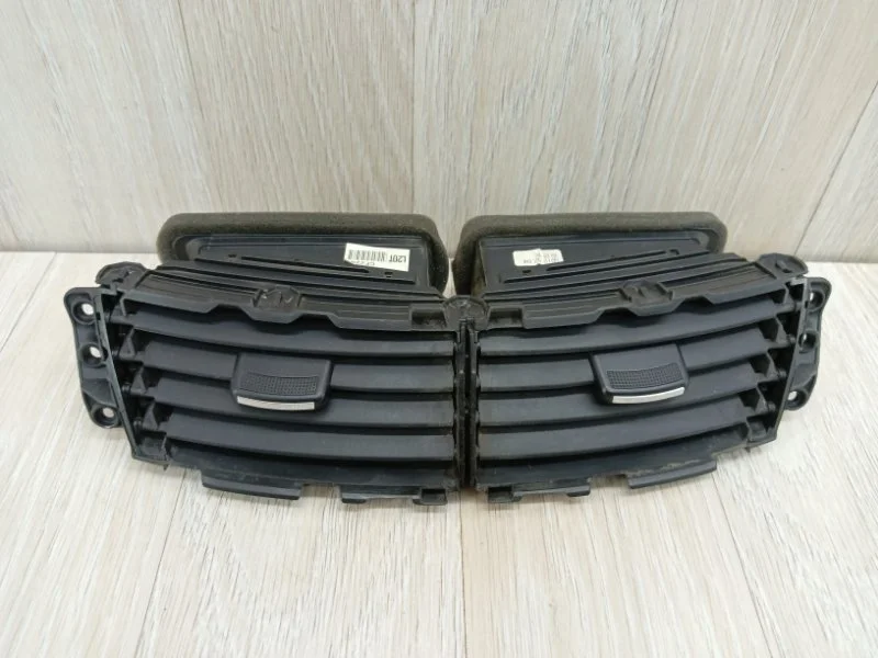 Дефлектор воздушный Hyundai Solaris 974104L000 1, передний