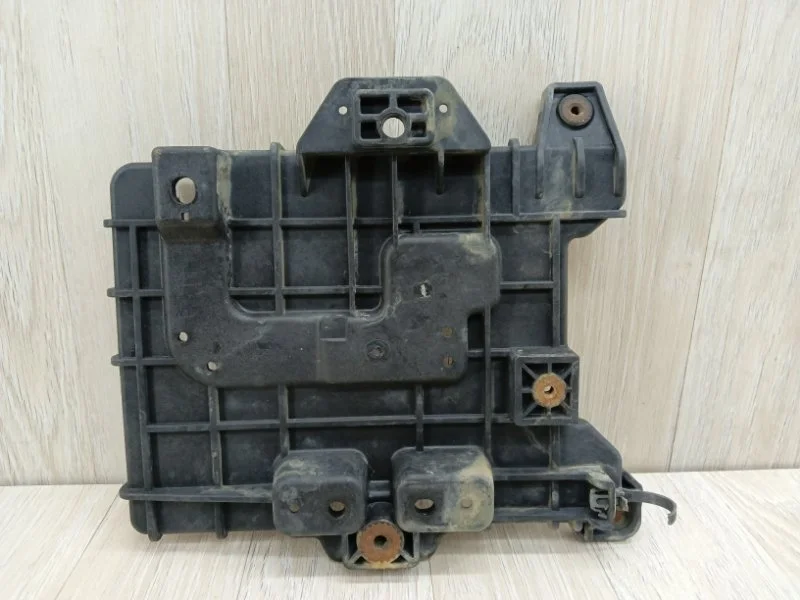 Площадка аккумулятора Hyundai Solaris 371501R360 1